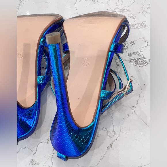 Holographic Mermaid 🧜‍♀️ snake embossed, 5” heel women’s sandals, Euro size 37 - Picture 11 of 13